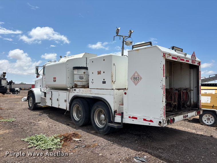 image for item EL2625 1999 Peterbilt 357 fuel / lube truck