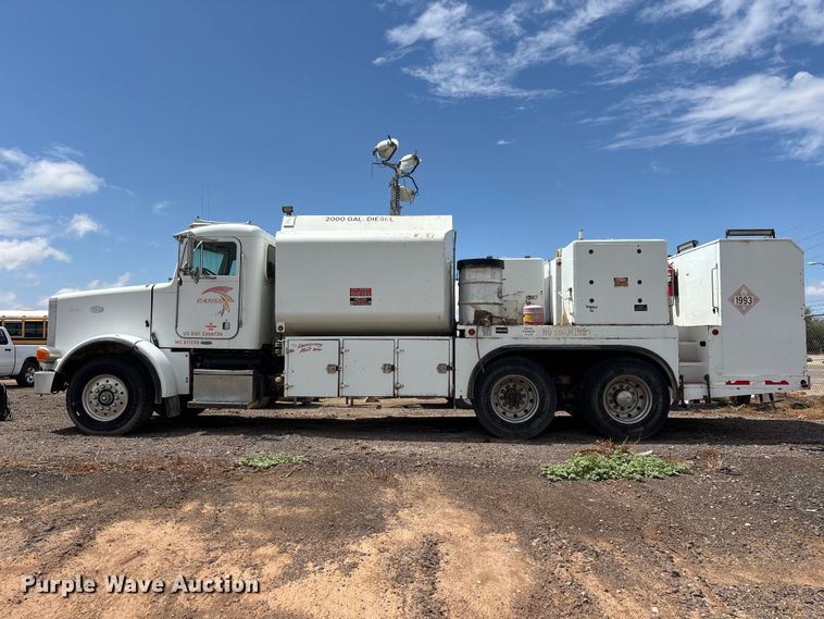 image for item EL2625 1999 Peterbilt 357 fuel / lube truck
