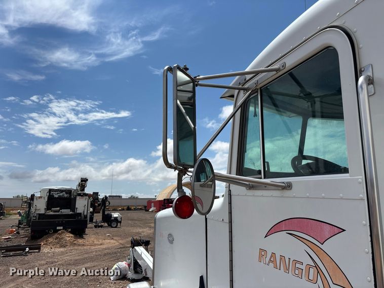 image for item EL2625 1999 Peterbilt 357 fuel / lube truck