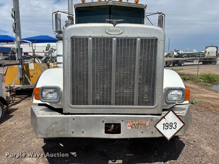 image for item EL2625 1999 Peterbilt 357 fuel / lube truck