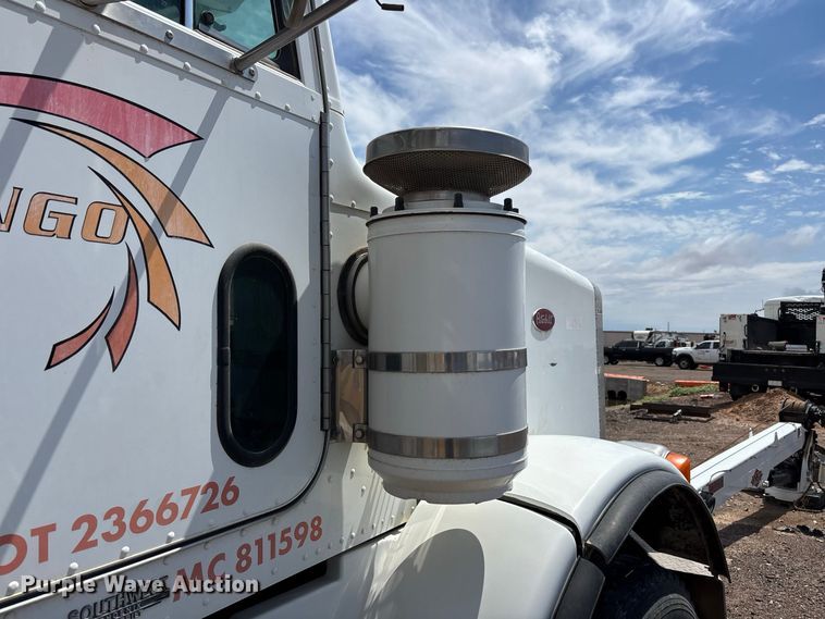 image for item EL2625 1999 Peterbilt 357 fuel / lube truck