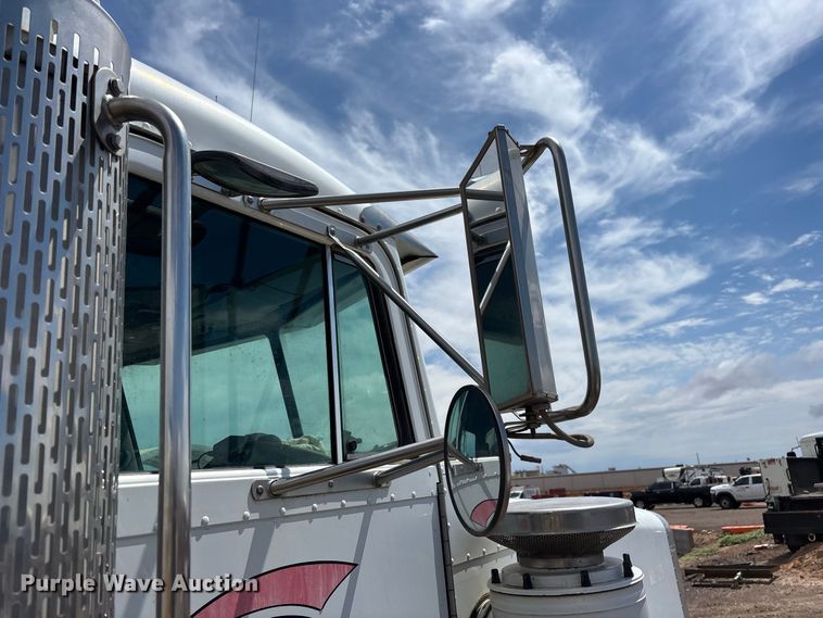image for item EL2625 1999 Peterbilt 357 fuel / lube truck