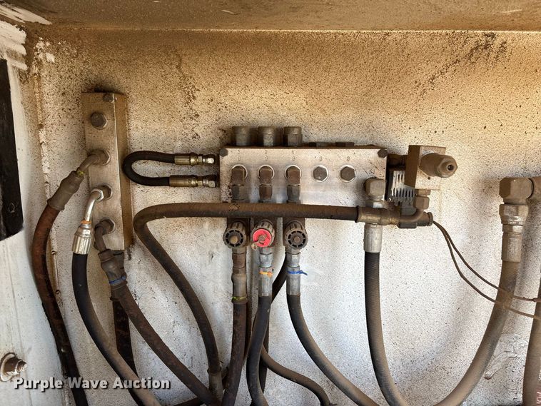 image for item EL2625 1999 Peterbilt 357 fuel / lube truck