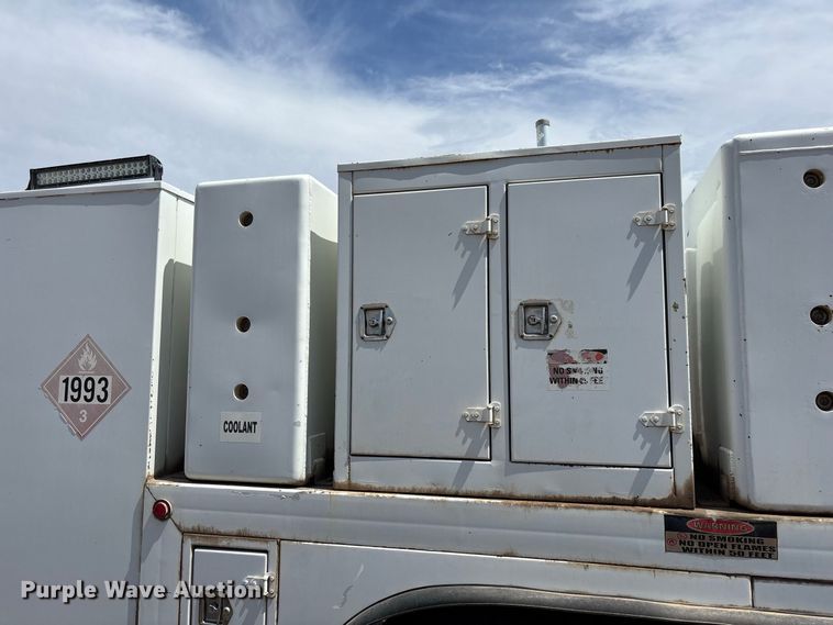 image for item EL2625 1999 Peterbilt 357 fuel / lube truck