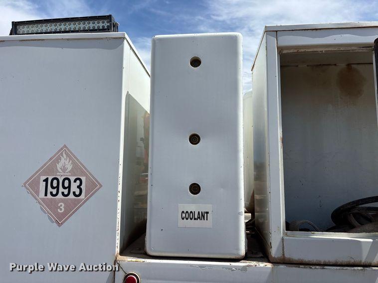 image for item EL2625 1999 Peterbilt 357 fuel / lube truck