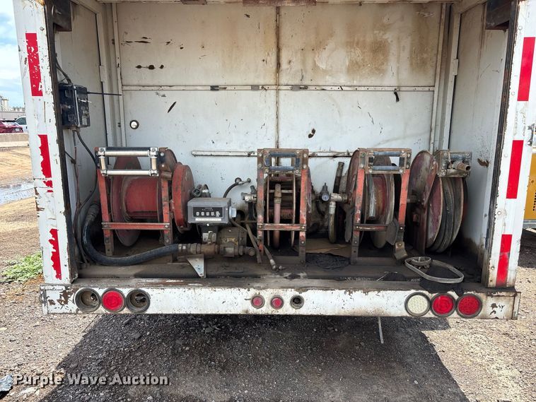 image for item EL2625 1999 Peterbilt 357 fuel / lube truck
