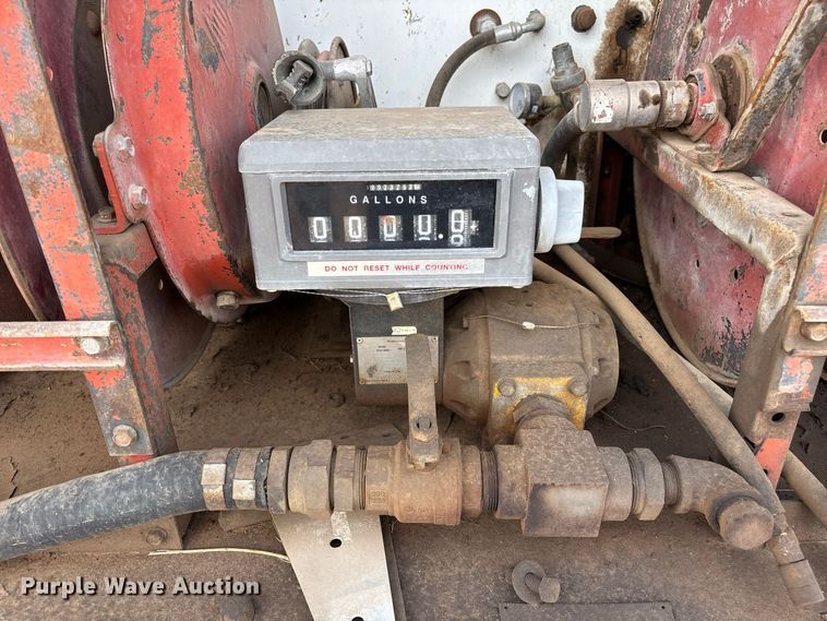 image for item EL2625 1999 Peterbilt 357 fuel / lube truck