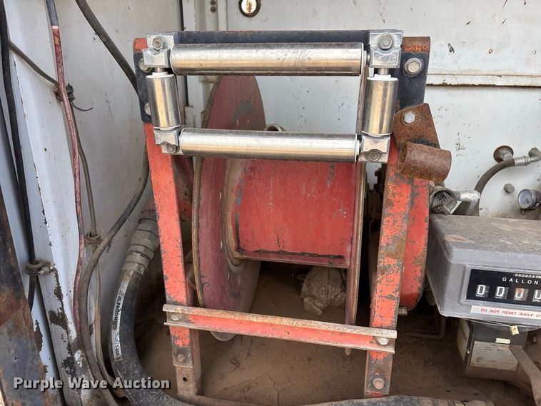 image for item EL2625 1999 Peterbilt 357 fuel / lube truck