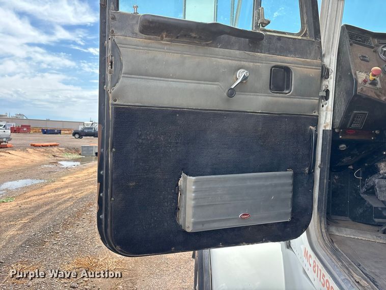 image for item EL2625 1999 Peterbilt 357 fuel / lube truck