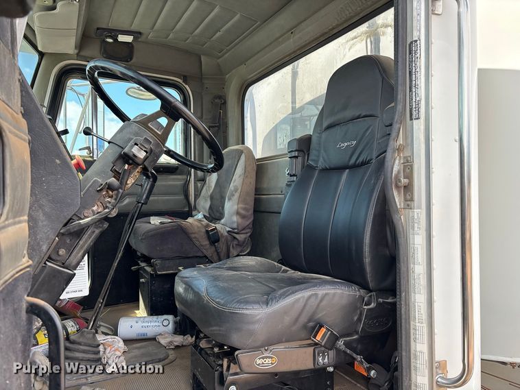 image for item EL2625 1999 Peterbilt 357 fuel / lube truck