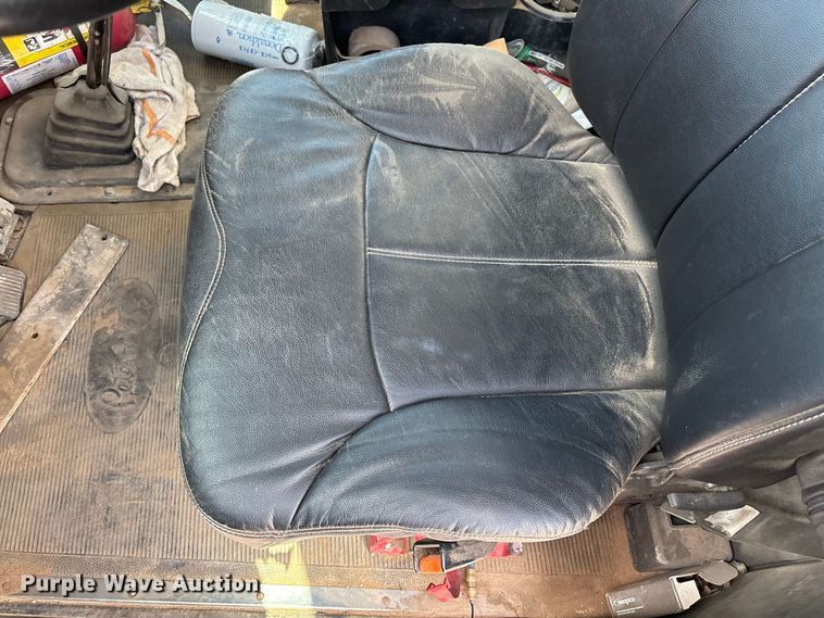 image for item EL2625 1999 Peterbilt 357 fuel / lube truck