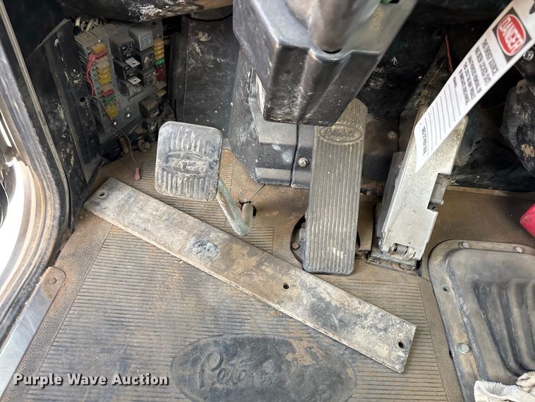 image for item EL2625 1999 Peterbilt 357 fuel / lube truck