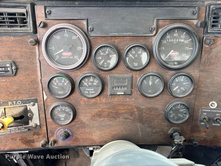 image for item EL2625 1999 Peterbilt 357 fuel / lube truck