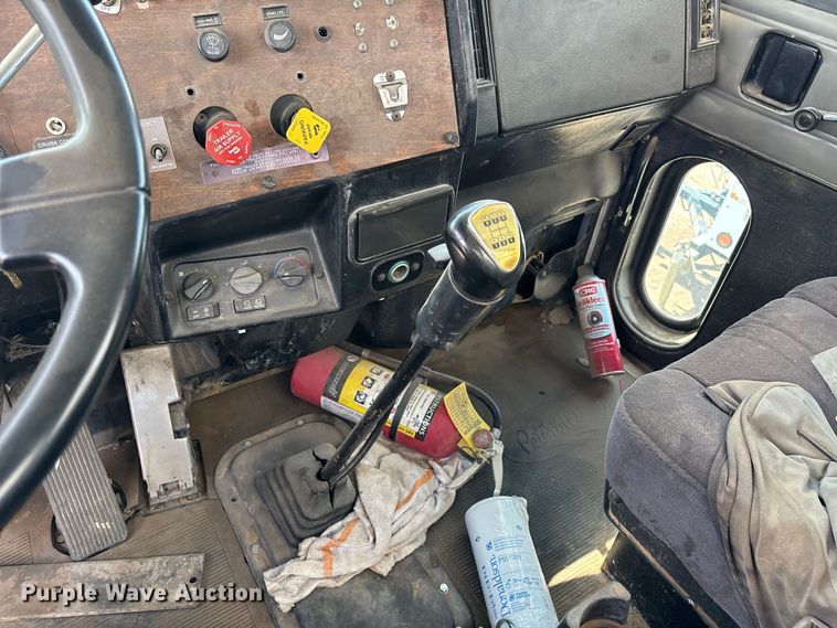 image for item EL2625 1999 Peterbilt 357 fuel / lube truck