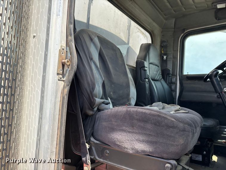 image for item EL2625 1999 Peterbilt 357 fuel / lube truck