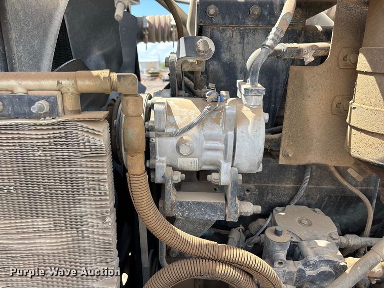 image for item EL2625 1999 Peterbilt 357 fuel / lube truck