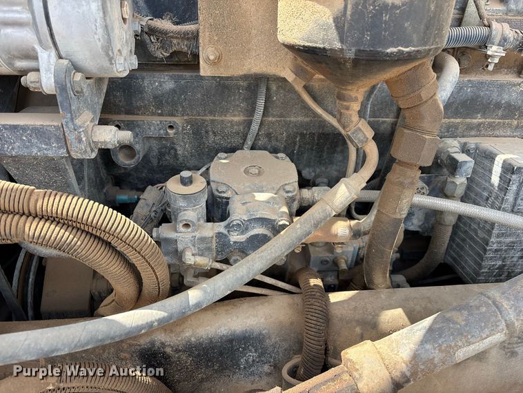 image for item EL2625 1999 Peterbilt 357 fuel / lube truck