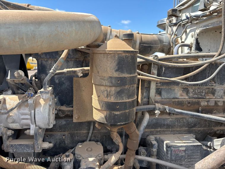 image for item EL2625 1999 Peterbilt 357 fuel / lube truck