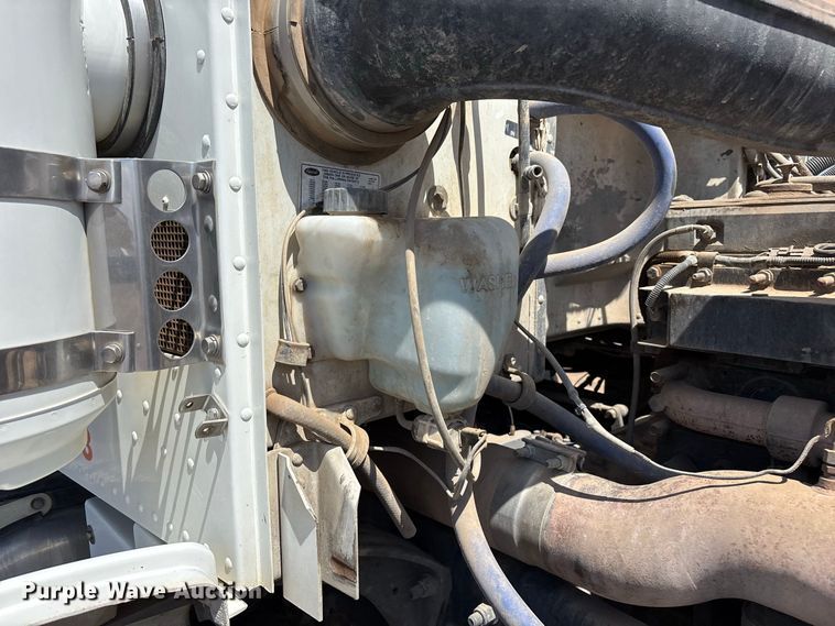 image for item EL2625 1999 Peterbilt 357 fuel / lube truck