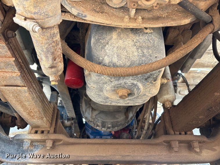 image for item EL2625 1999 Peterbilt 357 fuel / lube truck