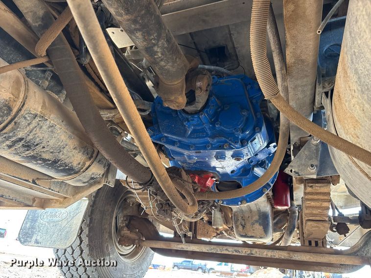 image for item EL2625 1999 Peterbilt 357 fuel / lube truck
