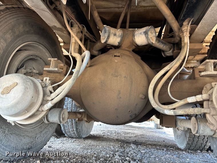 image for item EL2625 1999 Peterbilt 357 fuel / lube truck