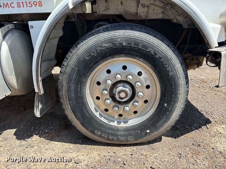 image for item EL2625 1999 Peterbilt 357 fuel / lube truck