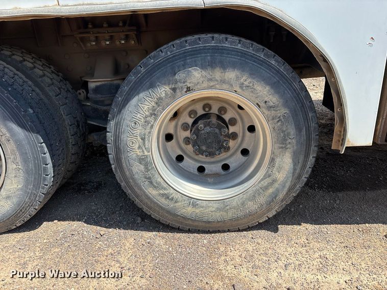 image for item EL2625 1999 Peterbilt 357 fuel / lube truck