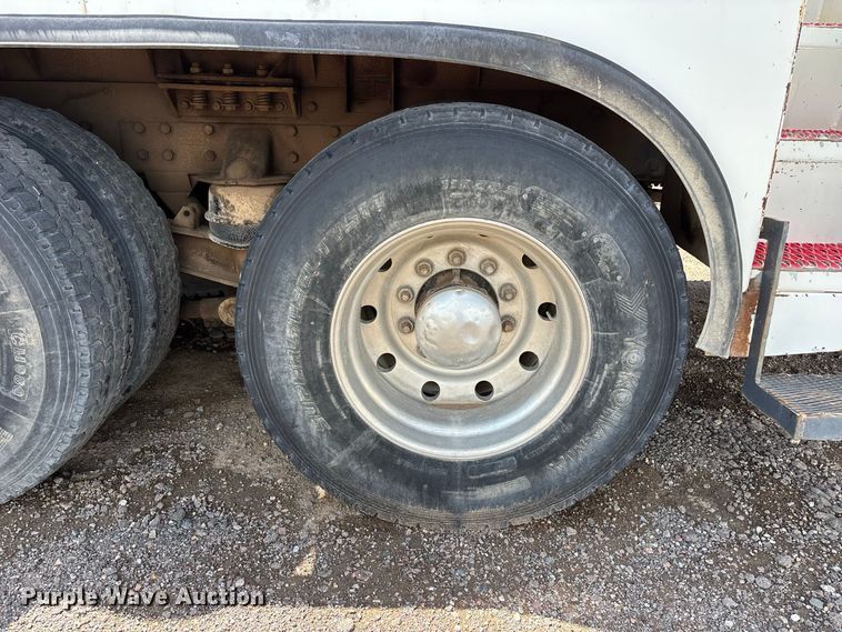 image for item EL2625 1999 Peterbilt 357 fuel / lube truck