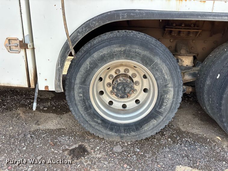image for item EL2625 1999 Peterbilt 357 fuel / lube truck