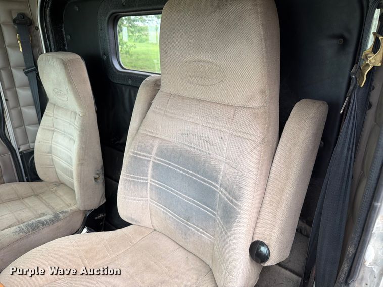 image for item EO8657 2001 Peterbilt 385 semi truck