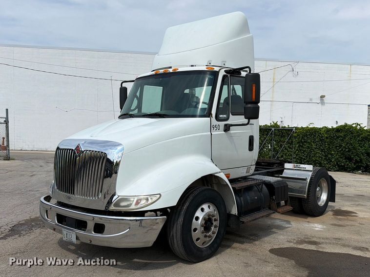 2005 International 8600 semi truck