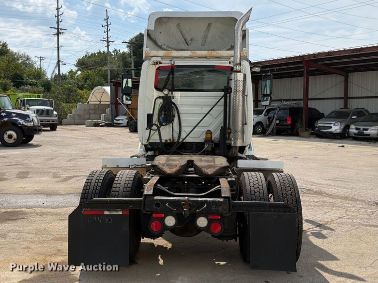 image for item EO8734 2005 International 8600 semi truck