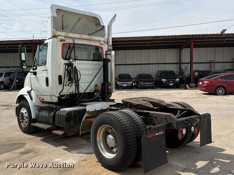 image for item EO8734 2005 International 8600 semi truck