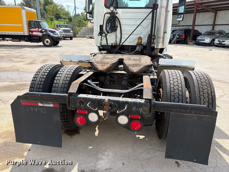 image for item EO8734 2005 International 8600 semi truck