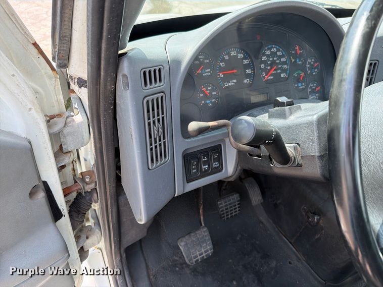 image for item EO8734 2005 International 8600 semi truck