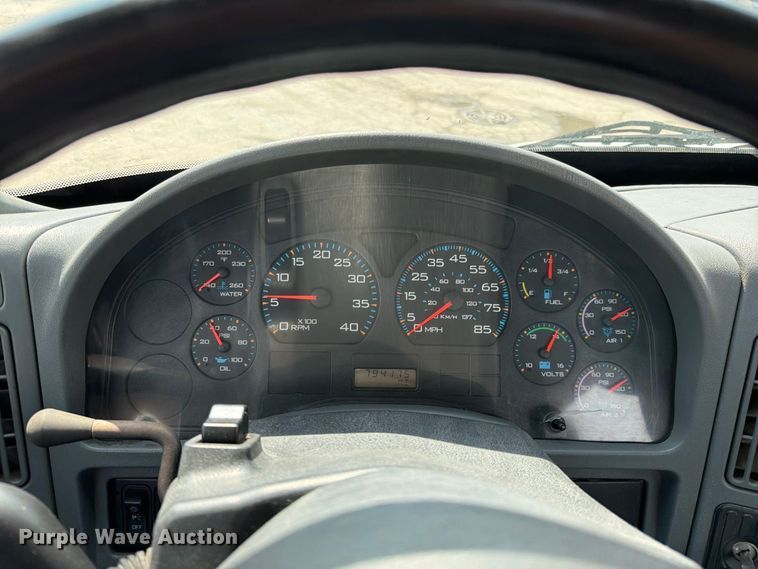 image for item EO8734 2005 International 8600 semi truck