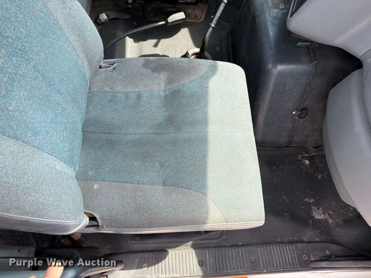image for item EO8734 2005 International 8600 semi truck
