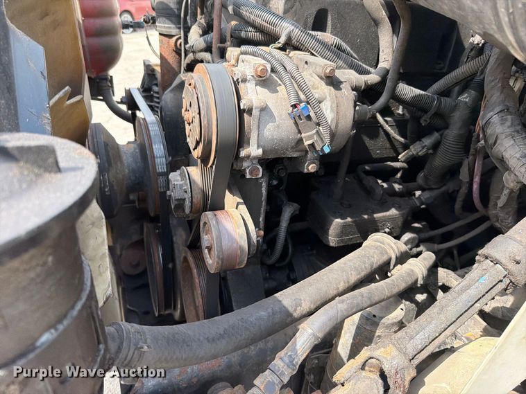 image for item EO8734 2005 International 8600 semi truck
