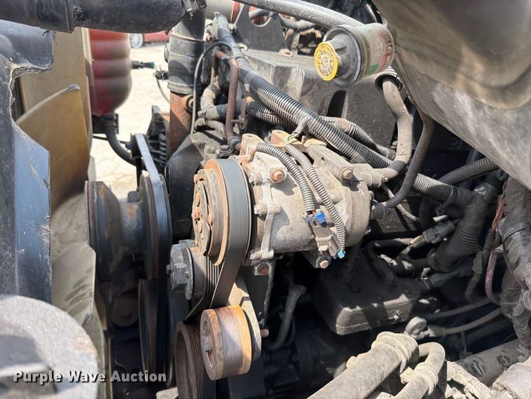 image for item EO8734 2005 International 8600 semi truck