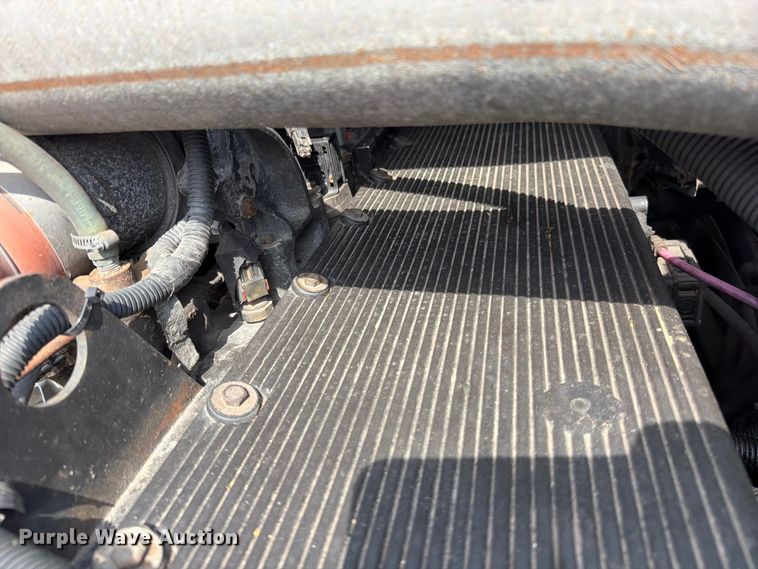 image for item EO8734 2005 International 8600 semi truck