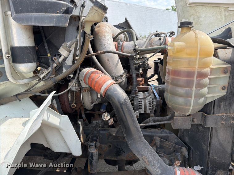 image for item EO8734 2005 International 8600 semi truck