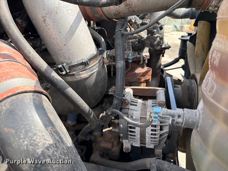 image for item EO8734 2005 International 8600 semi truck