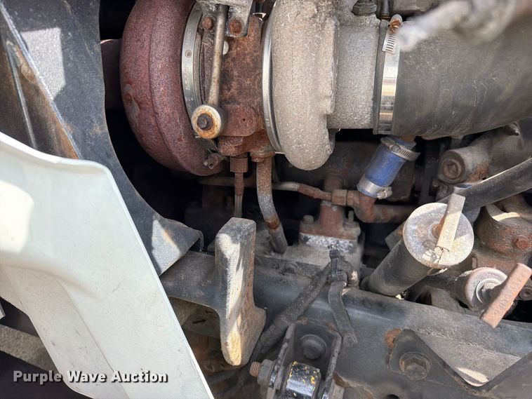 image for item EO8734 2005 International 8600 semi truck