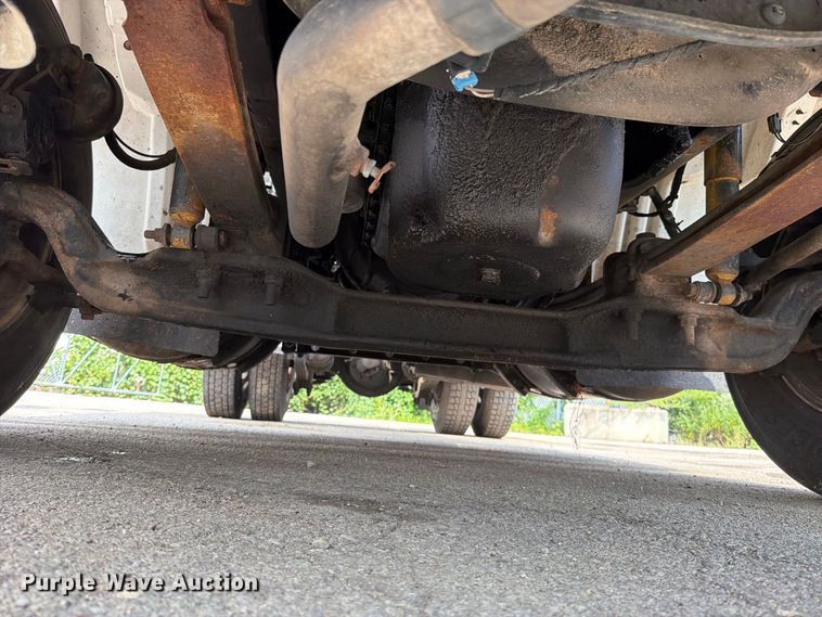 image for item EO8734 2005 International 8600 semi truck