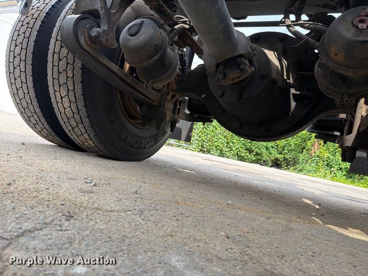 image for item EO8734 2005 International 8600 semi truck