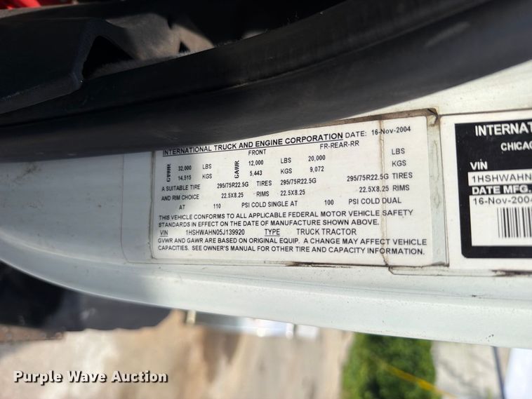 image for item EO8734 2005 International 8600 semi truck