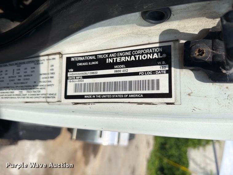 image for item EO8734 2005 International 8600 semi truck