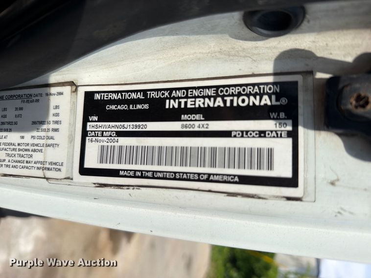 image for item EO8734 2005 International 8600 semi truck