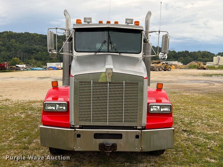 image for item EO8737 1994 Kenworth T800 semi truck